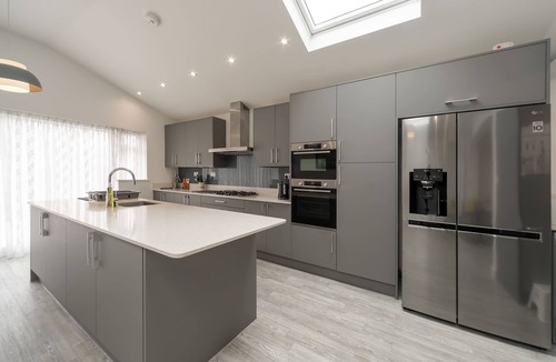 Kingsbury House | Spacious 2 Bedroom House in Kingsbury NW London