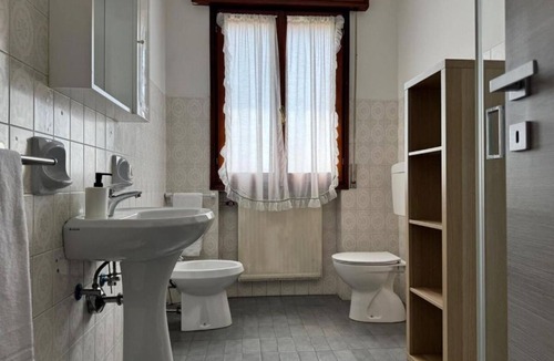 Crespano del Grappa Apartment | Spacious 3-Bedroom Apartment with Parking near Monte Grappa