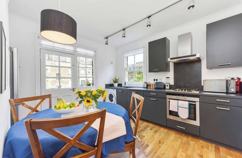 Waterloo Apartment | Spacious 3BDR On The Southbank With Balcony