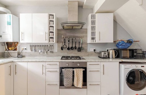 South Norwood House | Spacious 4 Bedroom House in London