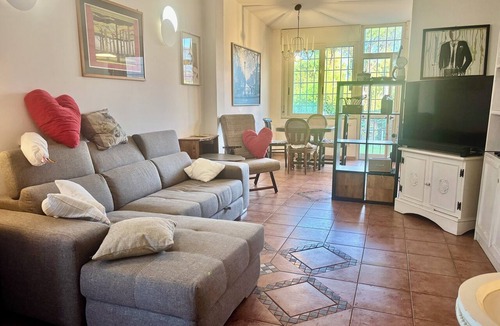 Zona XXXIV Casal Palocco House | Spacious 4-bedroom house in charming Roma with AC