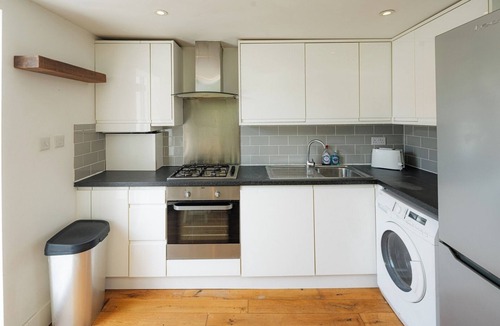 Wood Green House | Spacious 4BR Home with Private Garden