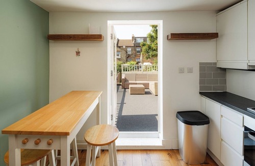 Wood Green House | Spacious 4BR Home with Private Garden
