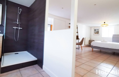 Limoges House | Spacious 5-Bedroom House in Limoges: Near CHU, Parking, Air Conditioning