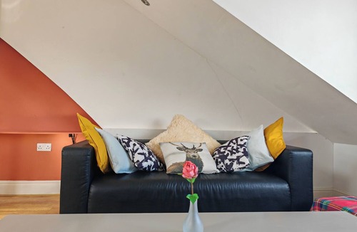 Kilburn Apartment | Spacious Apartment Sleeps 7 near central London