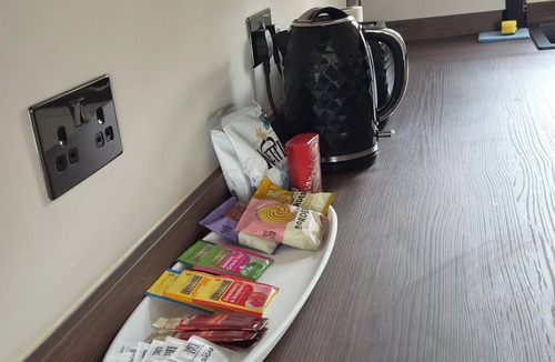 Cranbrook Apartment | Spacious Apartment Sleeps 2 with Parking, newly refurbished