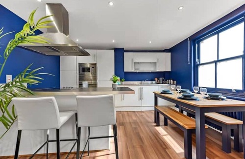 Bishop's Apartment | Spacious Contemporary 2 bed flat