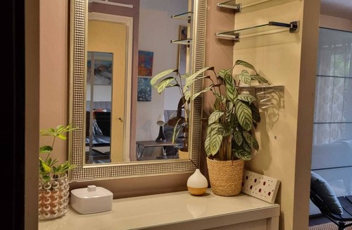 West Molesey Apartment | Spacious Studio in West Molesey with free on-street Parking