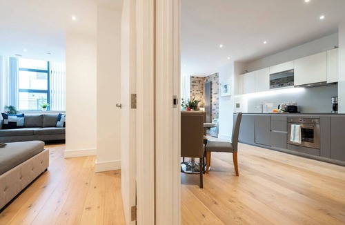 Somers Town Apartment | Spacious Two-Bedroom Apartment in Vibrant Camden Town