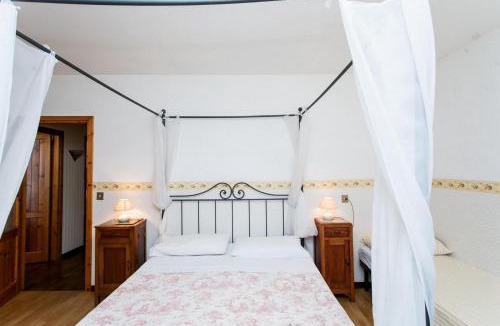 Ramazzano Villa | Spacious Villa in Ramazzano, Perugia with Private Pool
