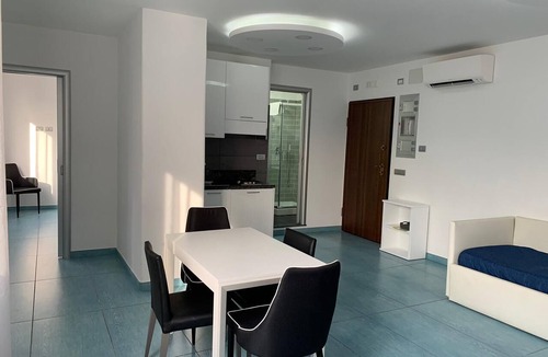 Naples Apartment | Spazioso appartamento vicino l' aeroporto.