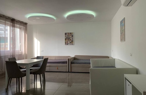 Naples Apartment | Spazioso appartamento vicino l' aeroporto.