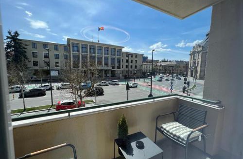 Old Town Apartment | Square View