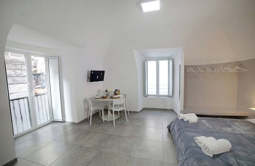 Quartieri Spagnoli Apartment | St. Anne House
