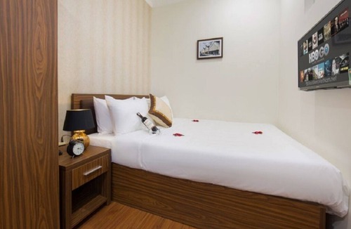 Hang Trong Hotel | Standard Double room in the heart of the old quarter