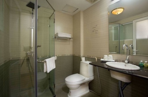 Hang Trong Hotel | Standard Double room in the heart of the old quarter