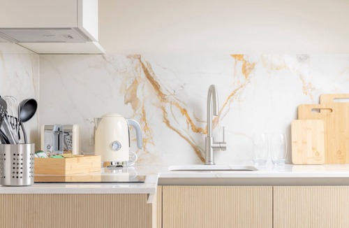 Little Venice Apartment | Standard Studio 7 at The Orange Door Little Venice