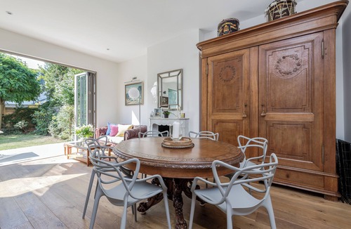 Twickenham Riverside House | Stay in Ted Lasso’s Richmond | Elegant Victorian Home Near the Green & Thames