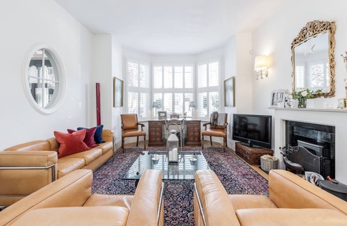 Twickenham Riverside House | Stay in Ted Lasso’s Richmond | Elegant Victorian Home Near the Green & Thames