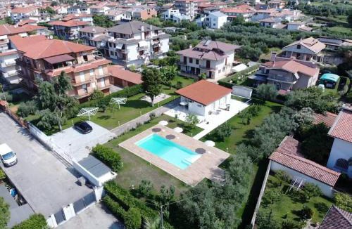 Fondi Bed & Breakfast | STRAPALU'