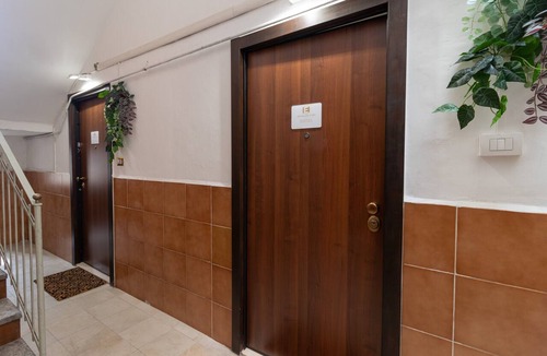 Municipio 2 Apartment | Studio Apartment 'Elettra' with Wi-Fi and Air Conditioning