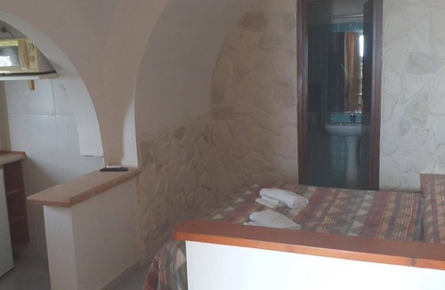 Anzio Hostel | Studio apartment, sea front, terrace, floor 1 (Poppy)