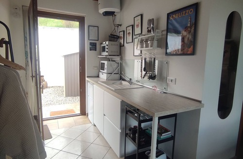 Penne Apartment | Studio apartment with hot tub and patio in peaceful countryside!