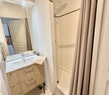 Saint-Yrieix-la-Perche Apartment | Studio cosy