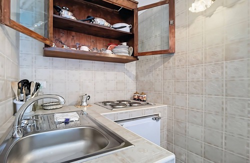 Monte Sant'Angelo Apartment | Studio 'Le Antiche Mansioni 2' with Air Conditioning