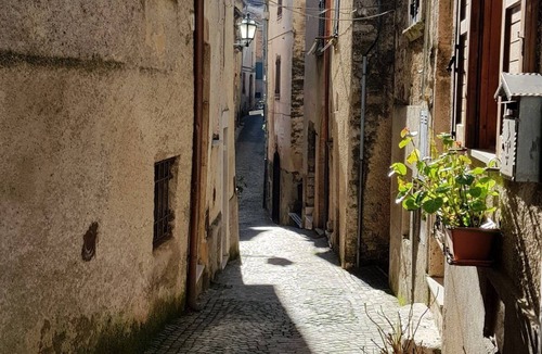 Collepardo Apartment | Studio - Sleeps 2 - Pets - Parking - Wifi