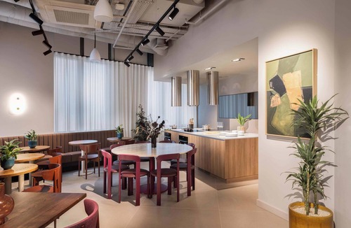 East Acton Apartment | Studio Suite | Meeting Rooms & Cowork | StayCozy