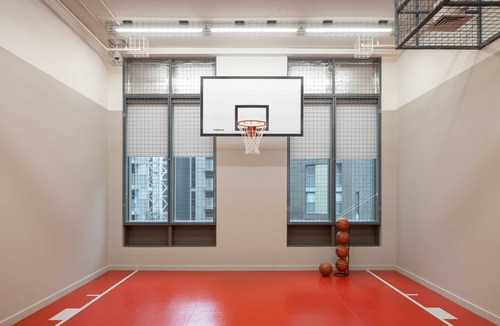 East Acton Apartment | Studio Suite | Meeting Rooms & Cowork | StayCozy
