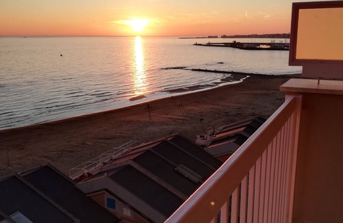 Nettuno Apartment | Studio with sea view