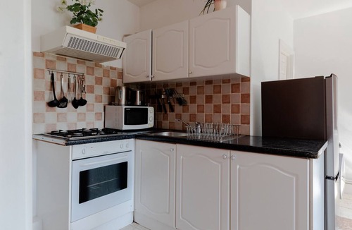 Earl's Court Apartment | Stunning 1BR with Garden View in Earls Court