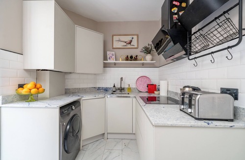 Fulham Broadway Apartment | Stunning 2 Bedroom Apart| Private Garden | Fulham