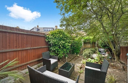 Bishop's House | Stunning Central London 2 Bed Parking +Garden