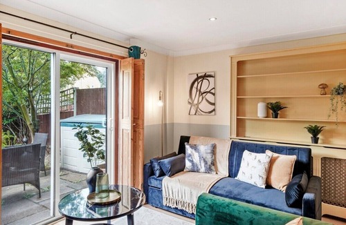 Bishop's House | Stunning Central London 2 Bed Parking +Garden