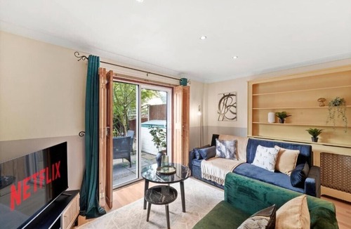 Bishop's House | Stunning Central London 2 Bed Parking +Garden