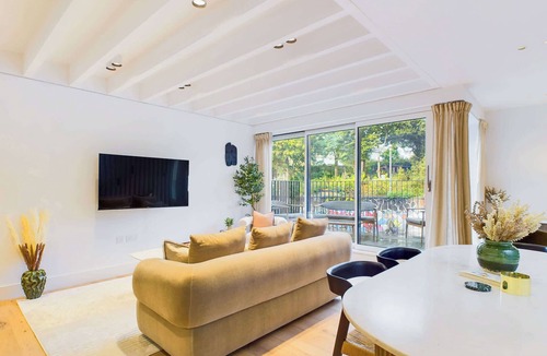 Camden Town House | Stunning Mews House overlooking Regent's Canal