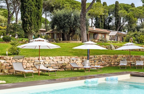 Magliano in Toscana Villa | Stunning private villa with hot tub, WIFI, private pool, TV, terrace and panoramic view