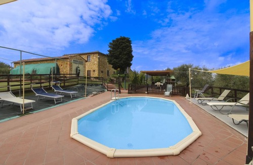 Torrita di Siena Villa | Stunning private villa for 15 people with WIFI, private pool and TV, close to Montepulciano