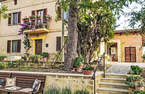 Picciano House | Stunning private villa for 6 people with WIFI, TV and pets allowed