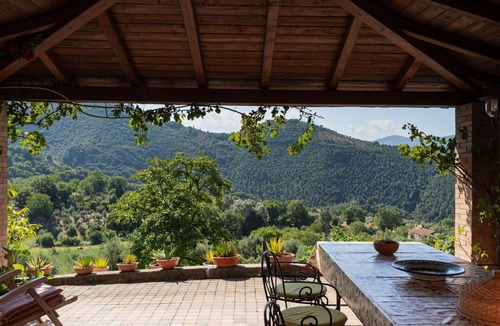 Salisano Villa | Stunning private villa for 8 guests with WIFI, private pool, TV and patio