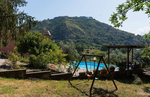Salisano Villa | Stunning private villa for 8 guests with WIFI, private pool, TV and patio
