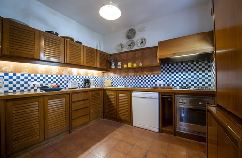 Positano Villa | Stunning private villa for 6 guests with WIFI, A/C, TV, terrace, pets allowed and panoramic view