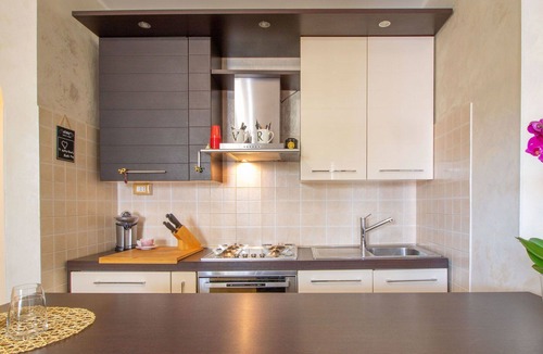 Ardea House | Stunning villa for 5 guests with WIFI, A/C, TV and patio