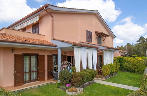 Ardea House | Stunning villa for 5 guests with WIFI, A/C, TV and patio