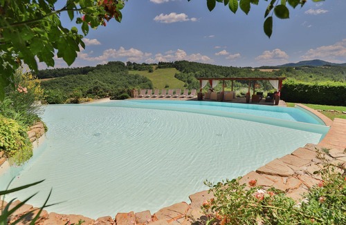 Chiusdino Villa | Stunning Villa near San Galgano up to 18 people