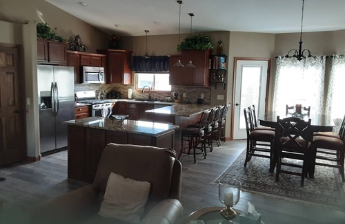 Blackhawk House | Sturgis Rally, 15 minutes from Sturgis and 15 minutes from Rapid City. Beautiful