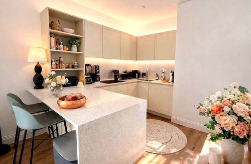 Chiswick Apartment | Stylish 2-Bed Apartment with Patio in Chiswick